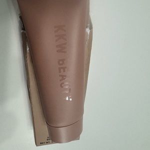 KKW BEAUTY SKIN PERFECTING BODY FOUNDATION